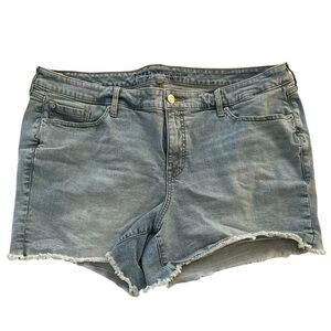 TORRID Feel the Fit Mid-Rise Mid Short Vintage Stretch 5 Pockets Jean Shorts 22